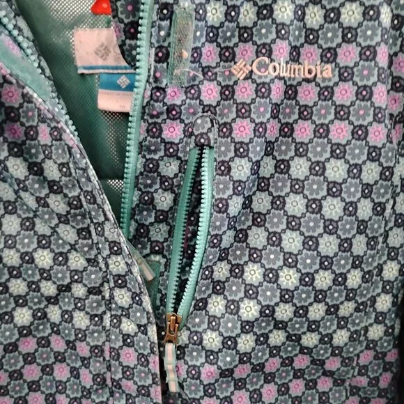 Columbia jacket with internal sleeve grow system - Picture 3 of 5